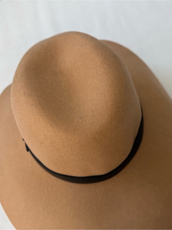 Neiman Marcus Camel Wool   Fedora with Black Leather Band main image 6